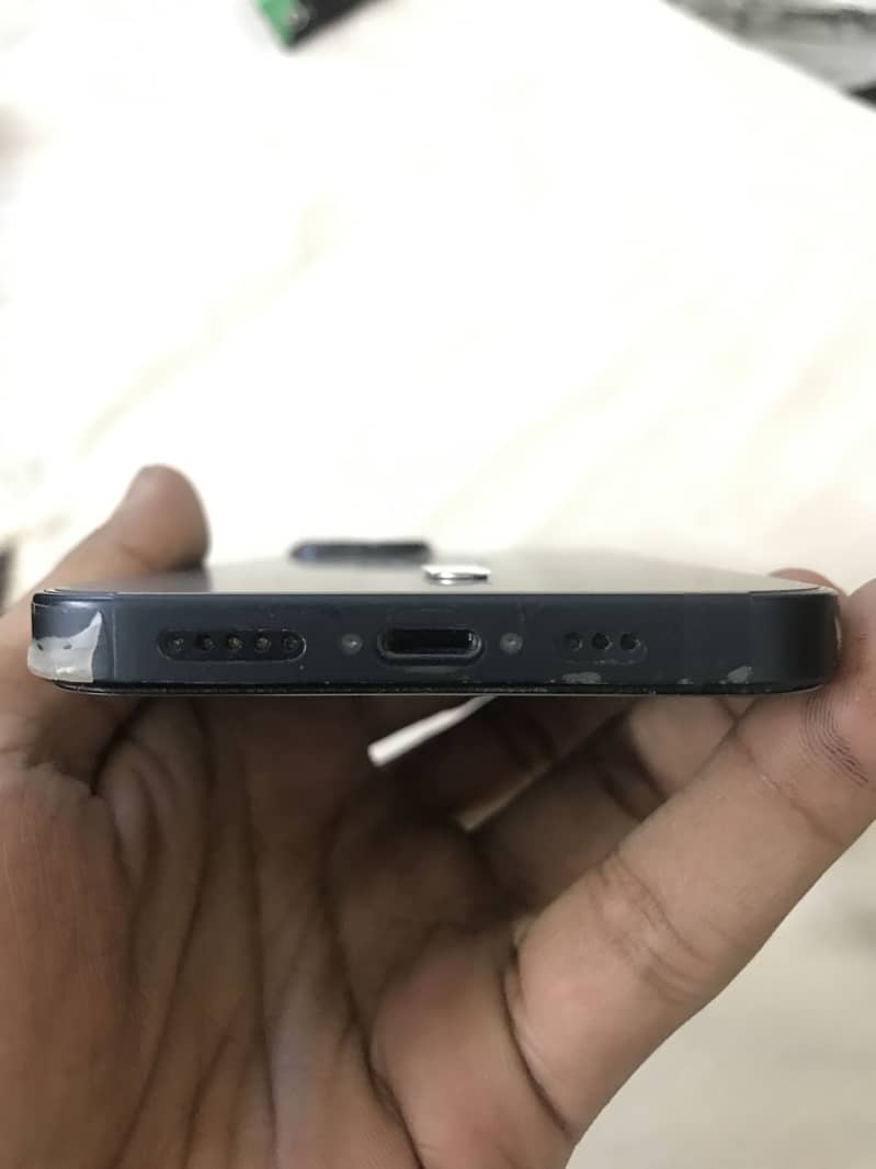 Apple iPhone 13 4