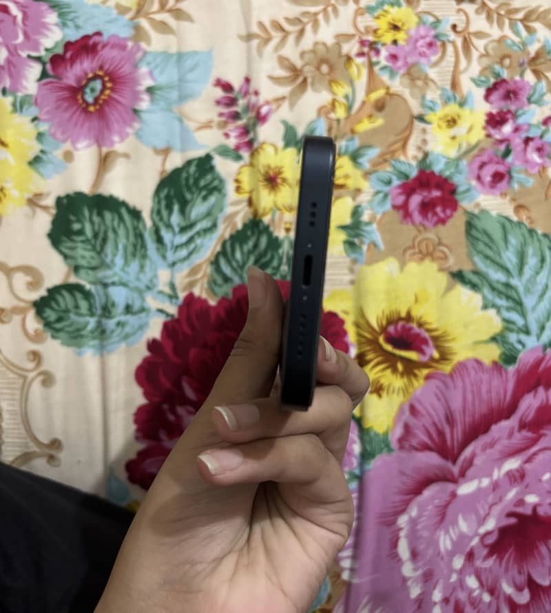 Apple iPhone 13 2