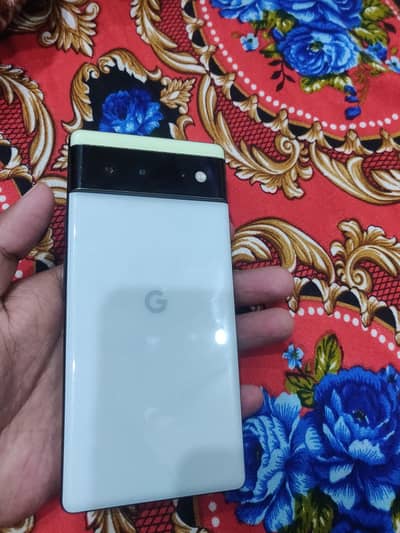 Google Pixel 6 – 8GB RAM / 128GB Storage – 10/8 Condition