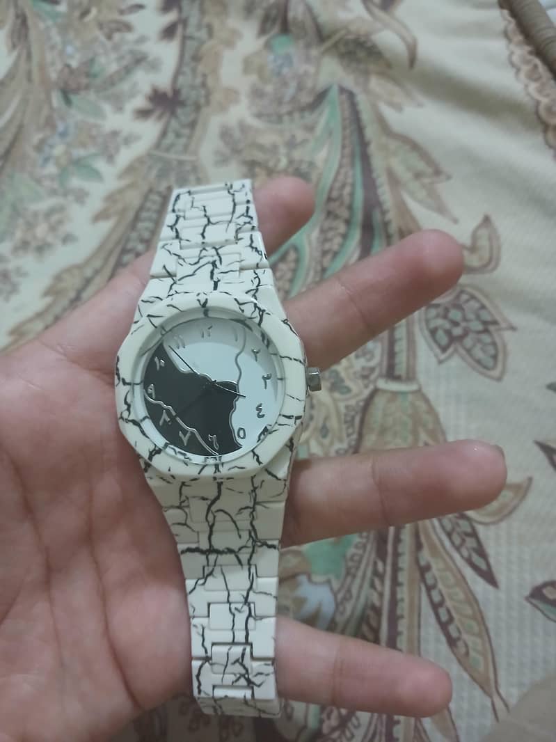 aura watch 0