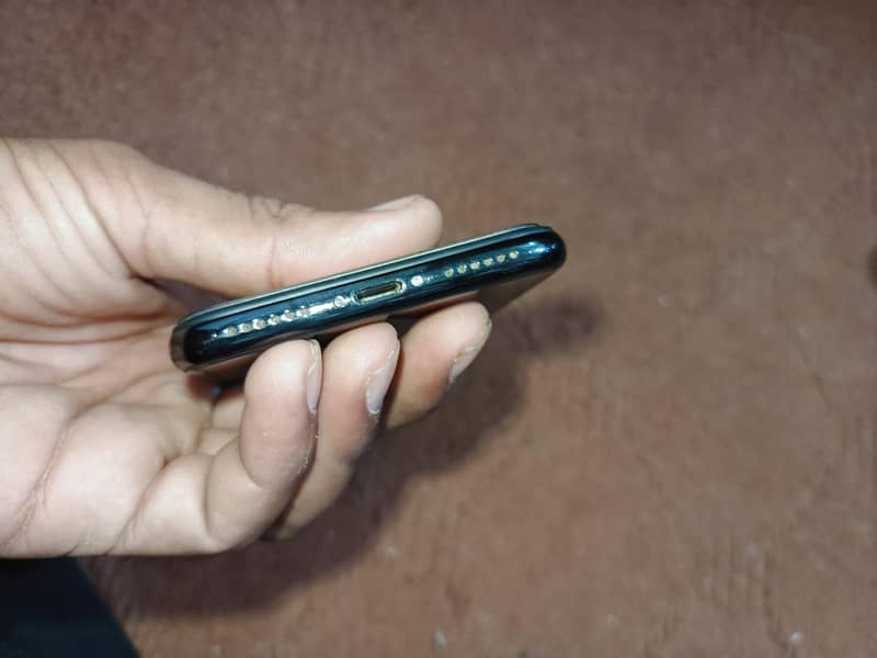 Apple iPhone X 3