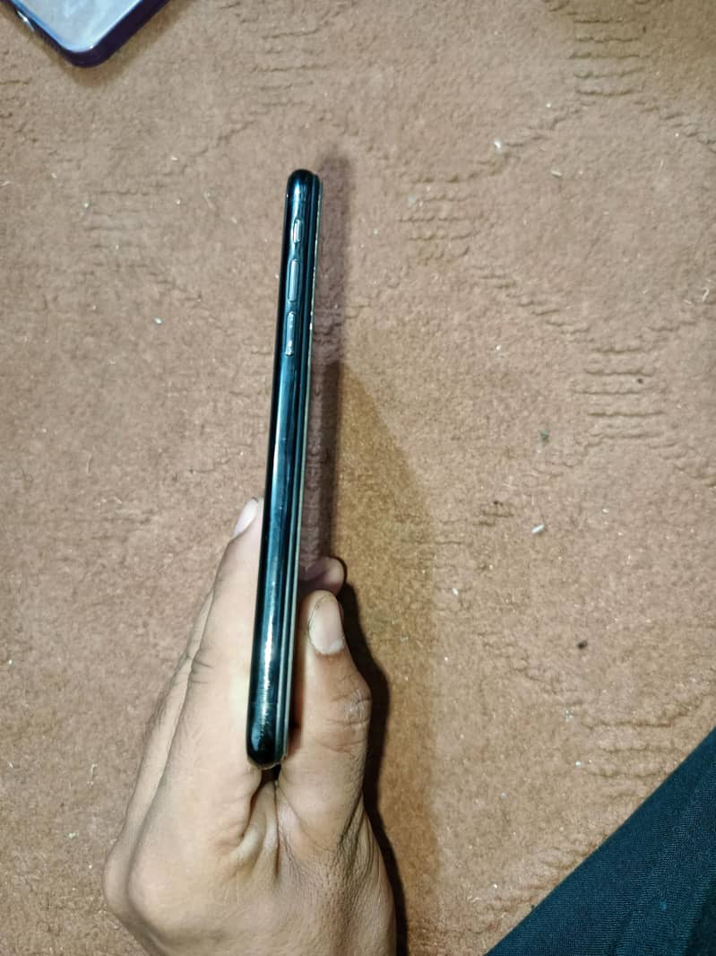 Apple iPhone X 4