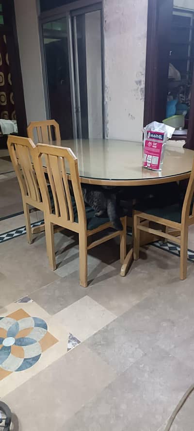 5 chairs dining table 30k