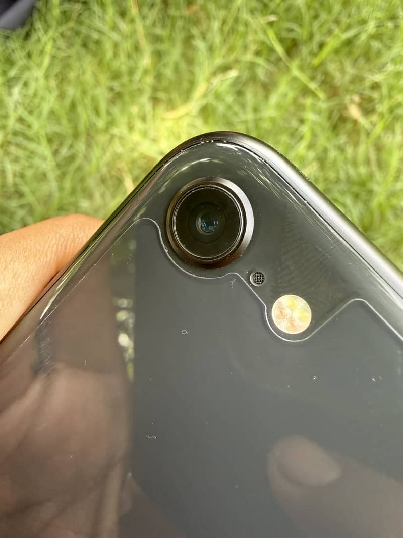 Apple iPhone SE 8