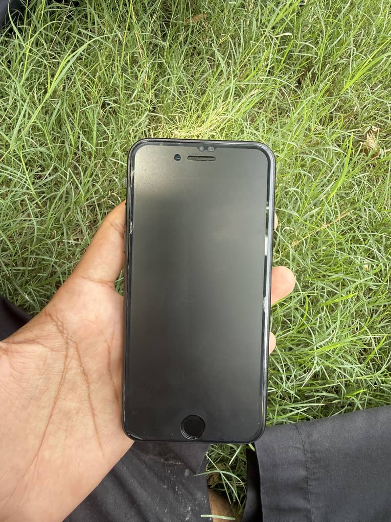 Apple iPhone SE 10