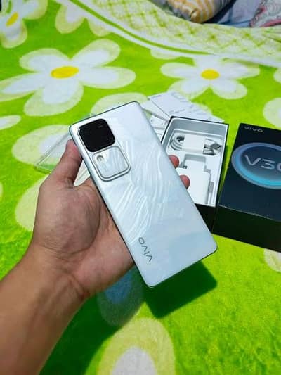 vivo V30 12 GB RAM 256GB memory 0325/1268/477