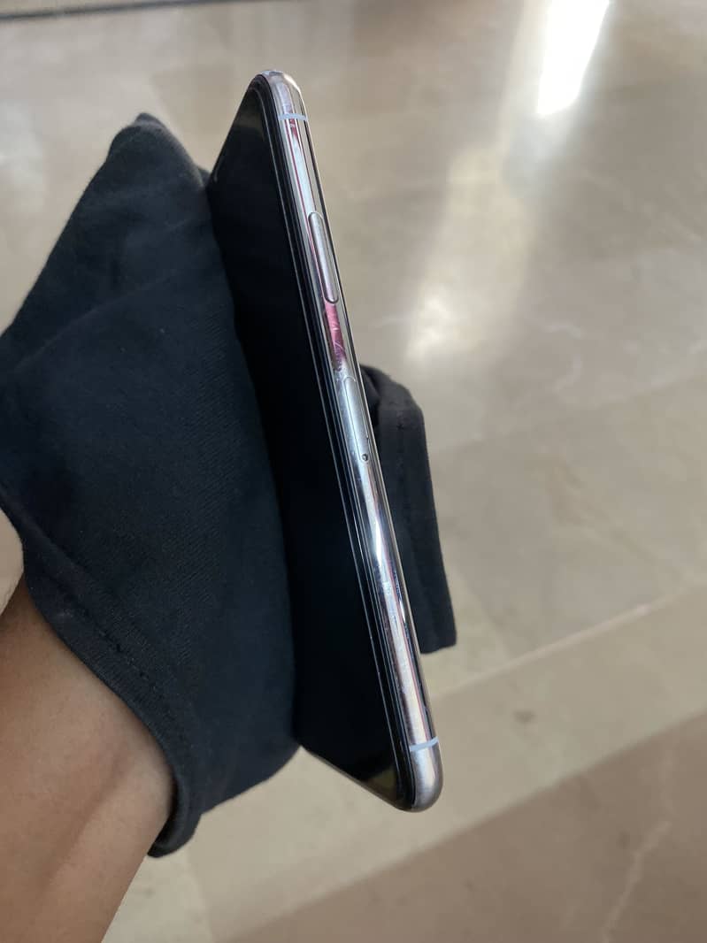 Apple iPhone X 4