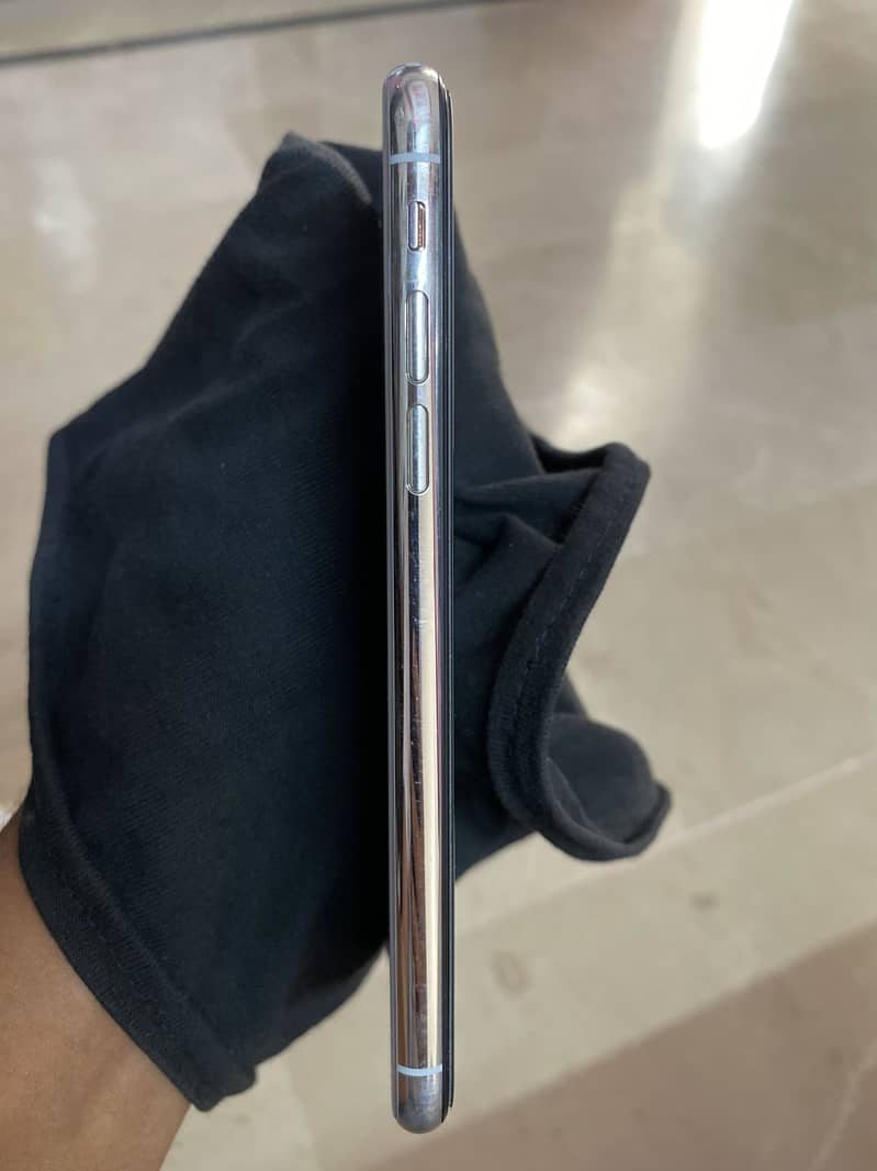 Apple iPhone X 5