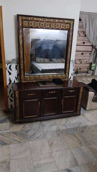 Master size bed with dressing table