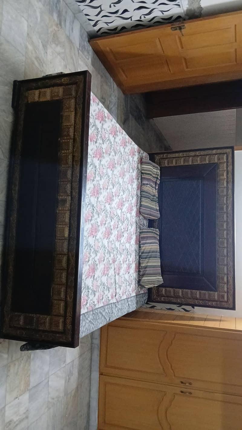 Master size bed with dressing table 1