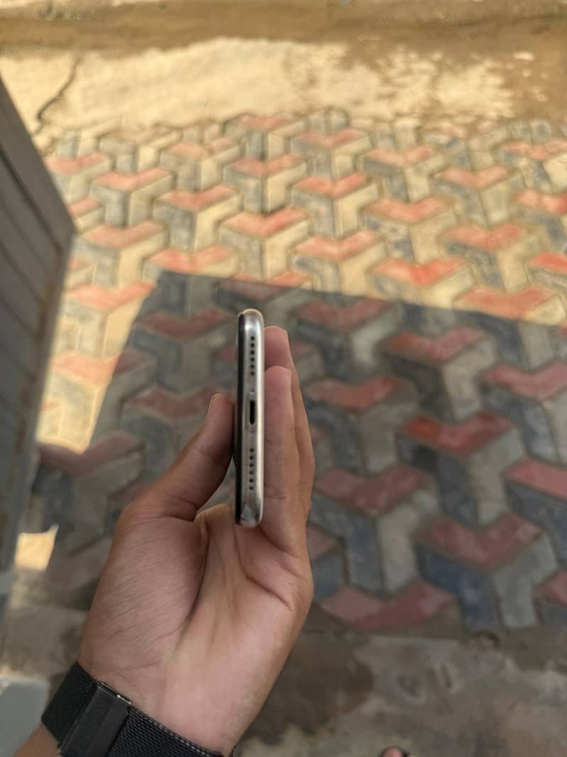 Apple iPhone X 6