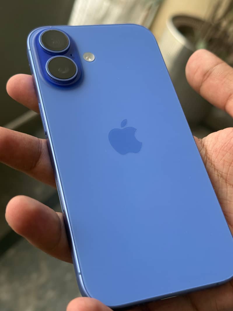 Apple iPhone 16 0