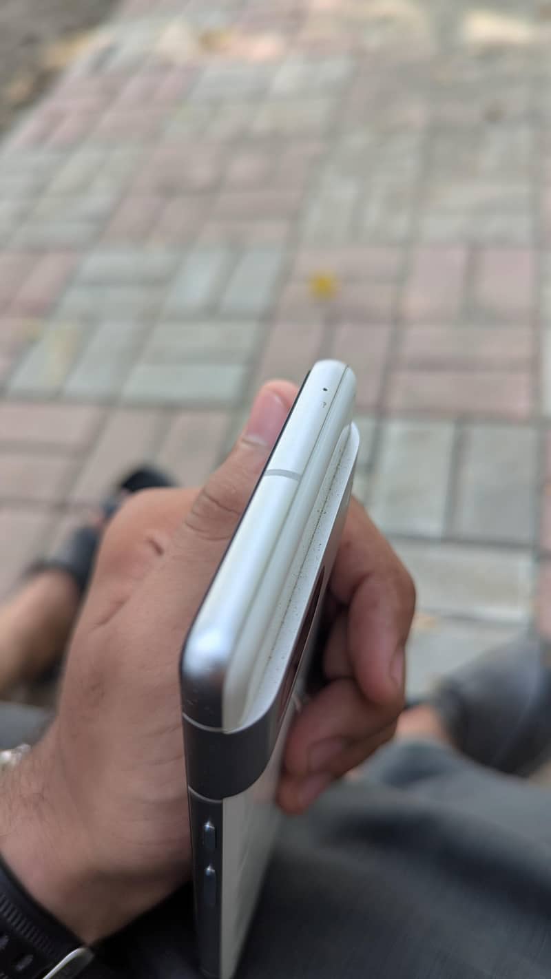 Google Pixel 7 4