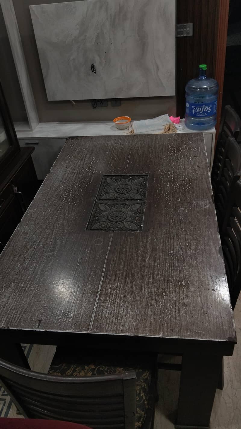 Diningtable & chairs 4