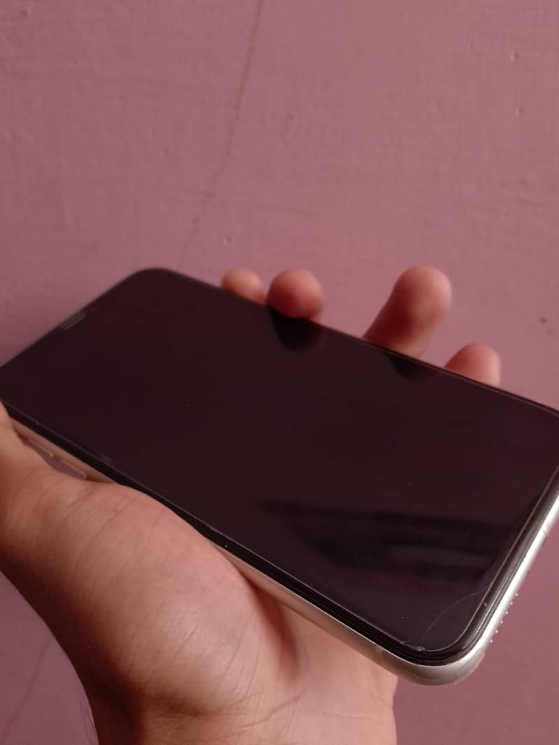 Apple iPhone 11 3