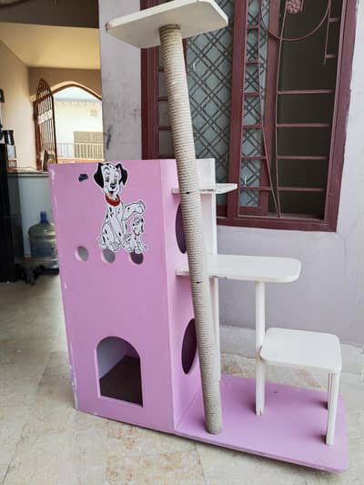 Wooden Cat House – Strong & Beautiful – Excellent Condition