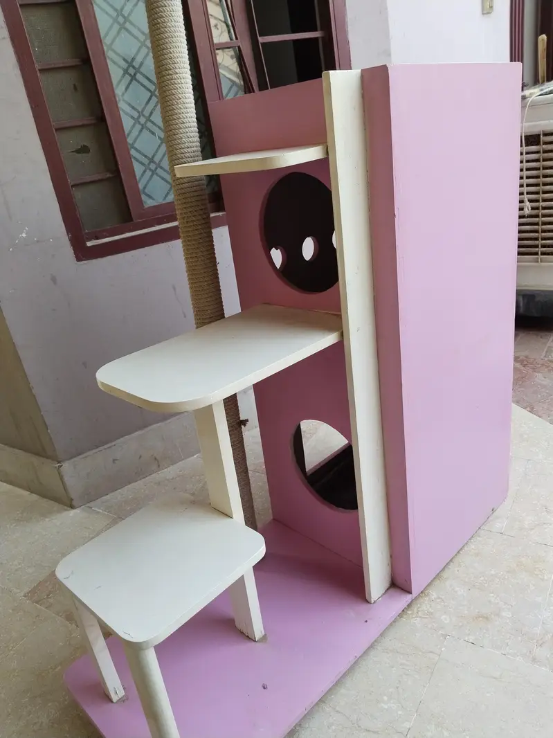 Wooden Cat House – Strong & Beautiful – Excellent Condition — photo 6