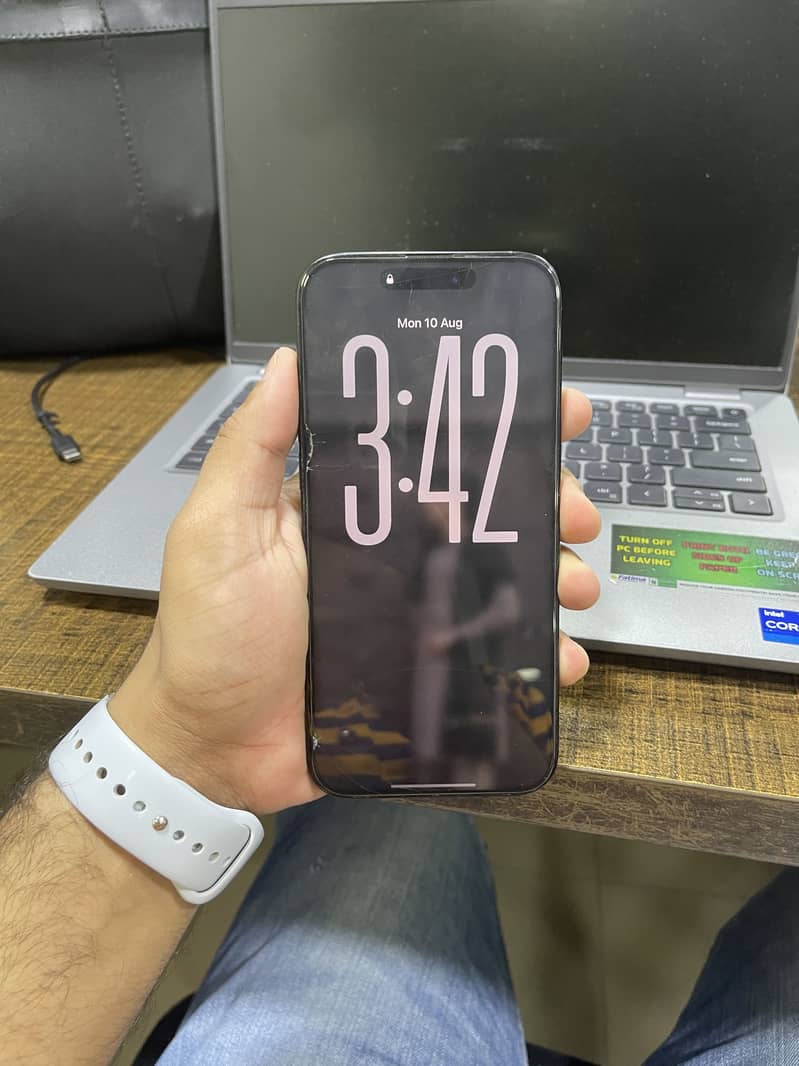 Apple iPhone 16 Pro Max 2