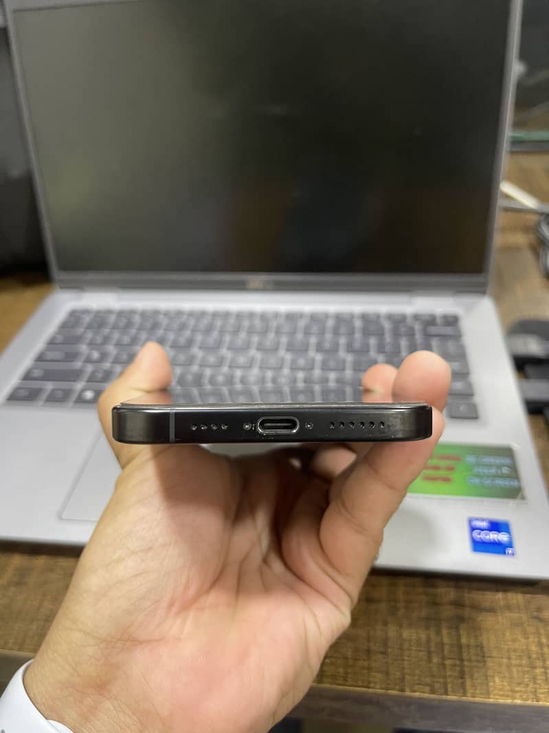 Apple iPhone 16 Pro Max 3
