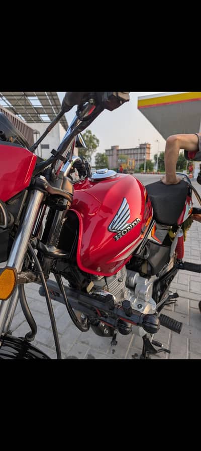 Honda CB125F