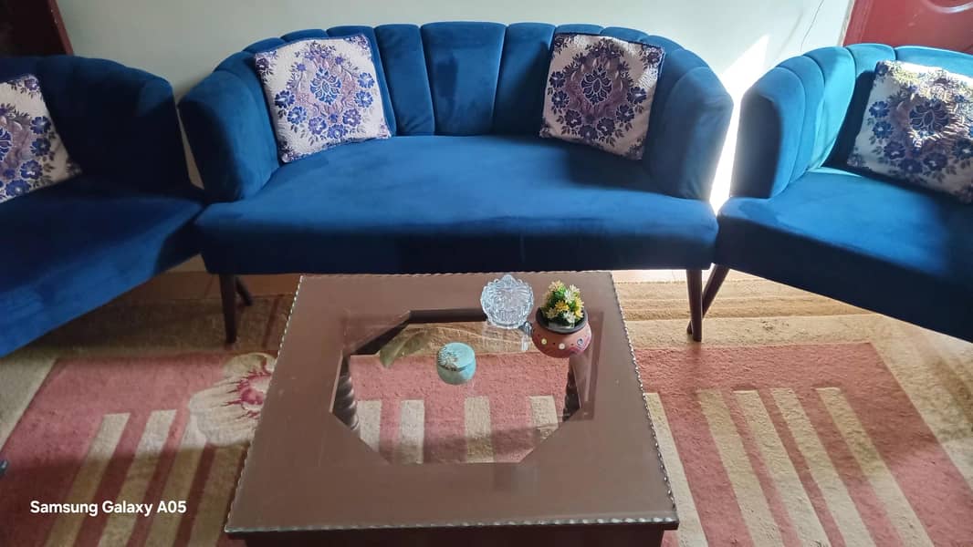 4 seater sofa with table 1
