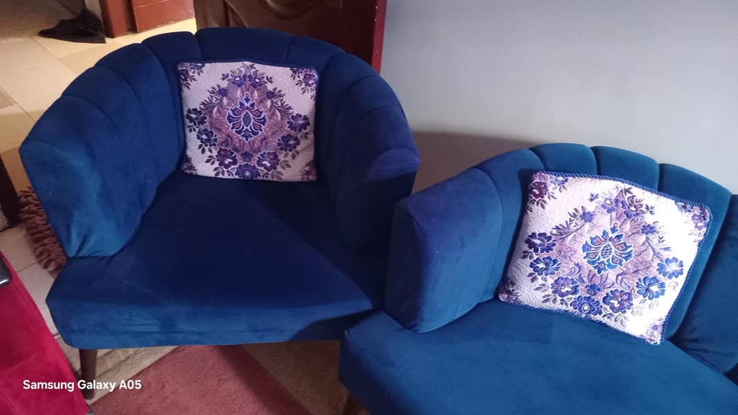 4 seater sofa with table 3