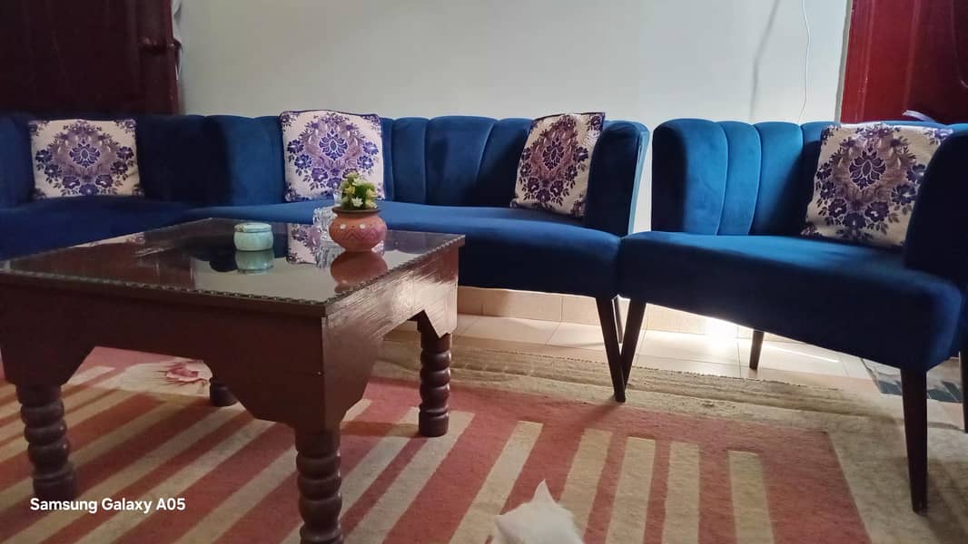 4 seater sofa with table 7
