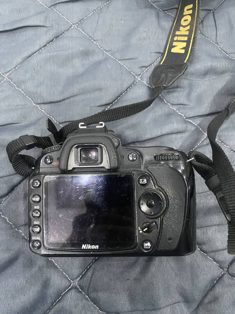 Nikon D-90 5