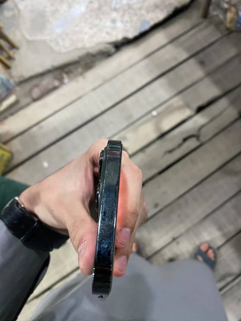 Apple iPhone 13 Pro Max 1