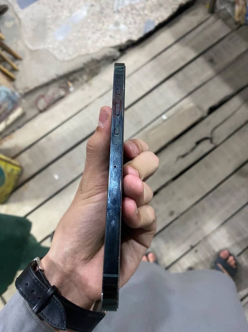 Apple iPhone 13 Pro Max 2