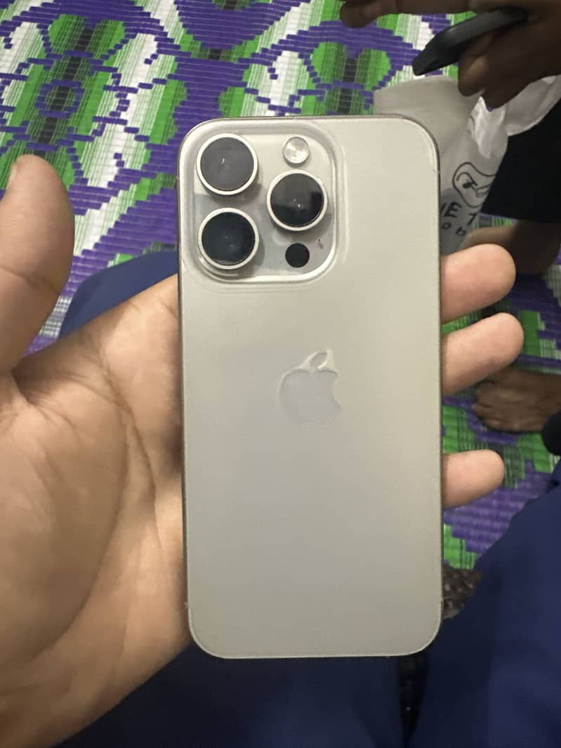 Apple iPhone 15 Pro 0