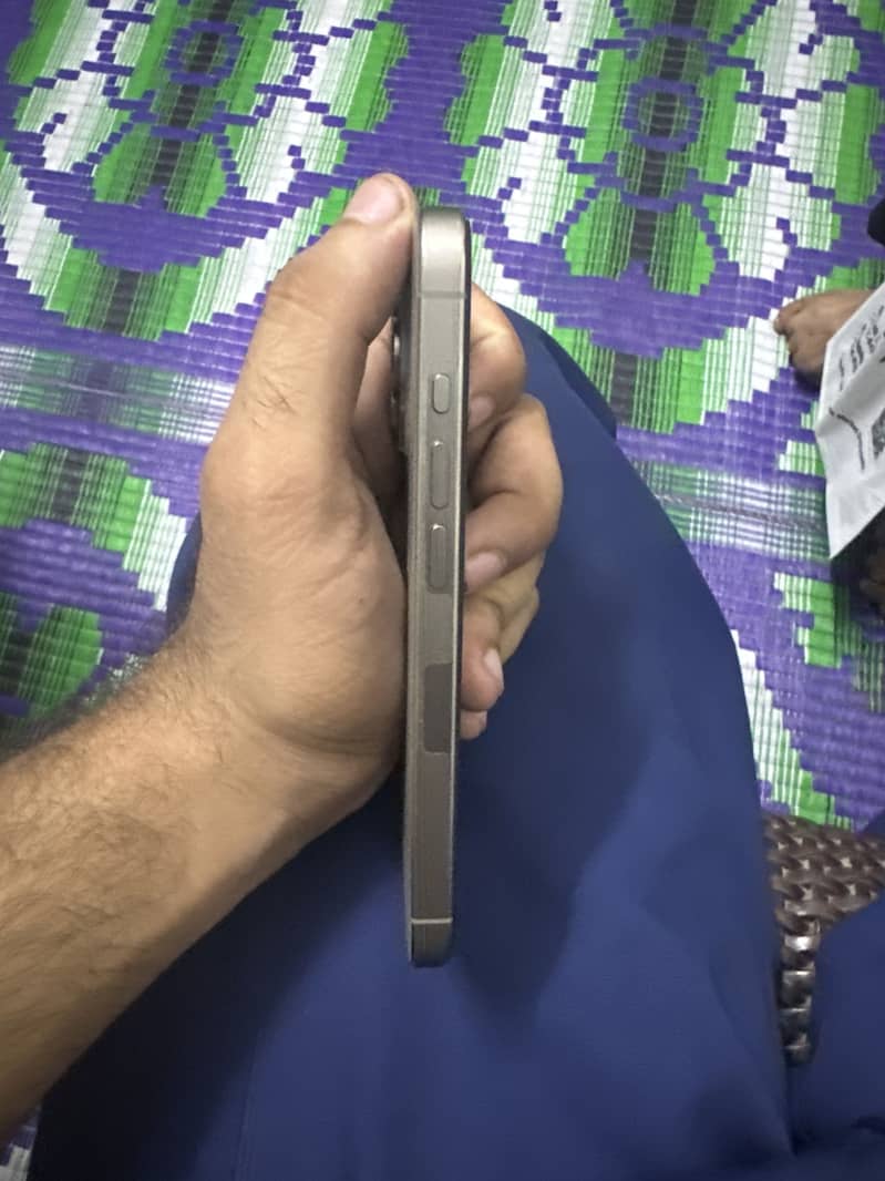 Apple iPhone 15 Pro 3