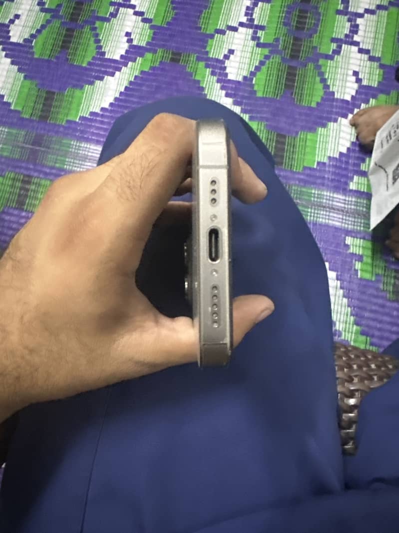 Apple iPhone 15 Pro 4