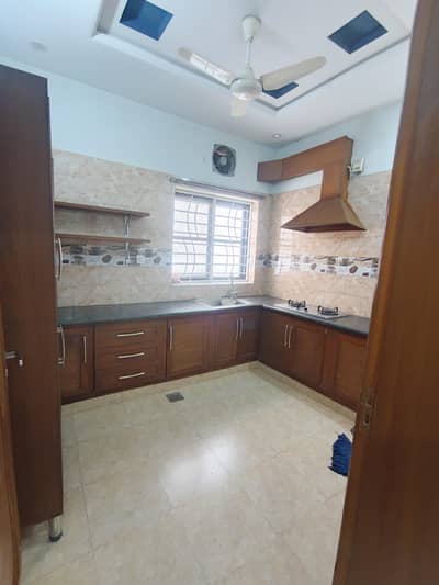 35*70 upper portion available for rent in G-14/4