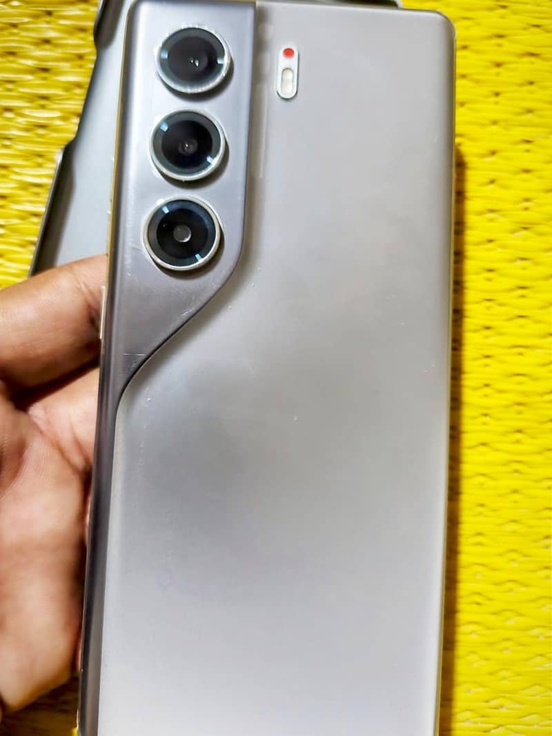 Tecno CAMON 40 Pro 0