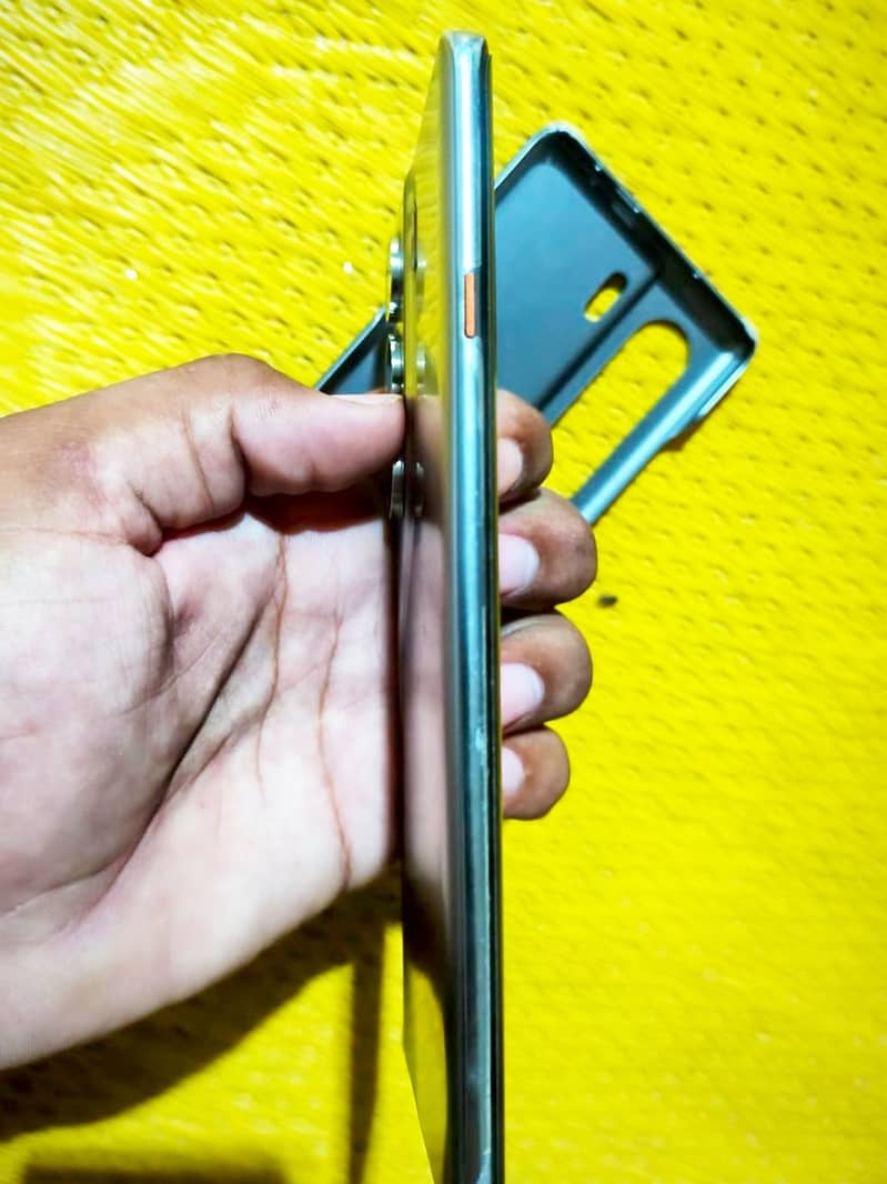 Tecno CAMON 40 Pro 4