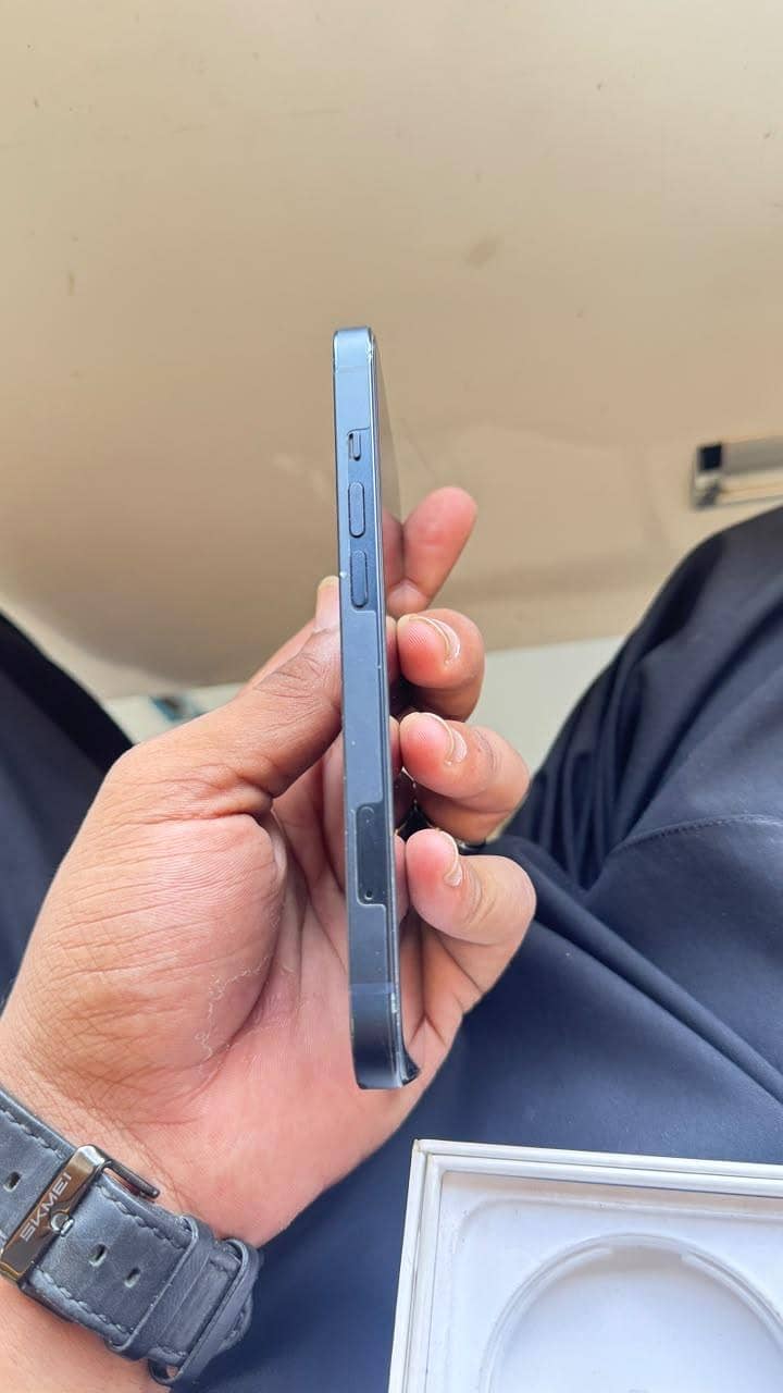Apple iPhone 13 2