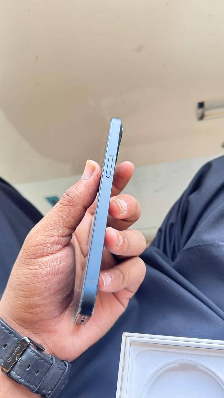 Apple iPhone 13 4