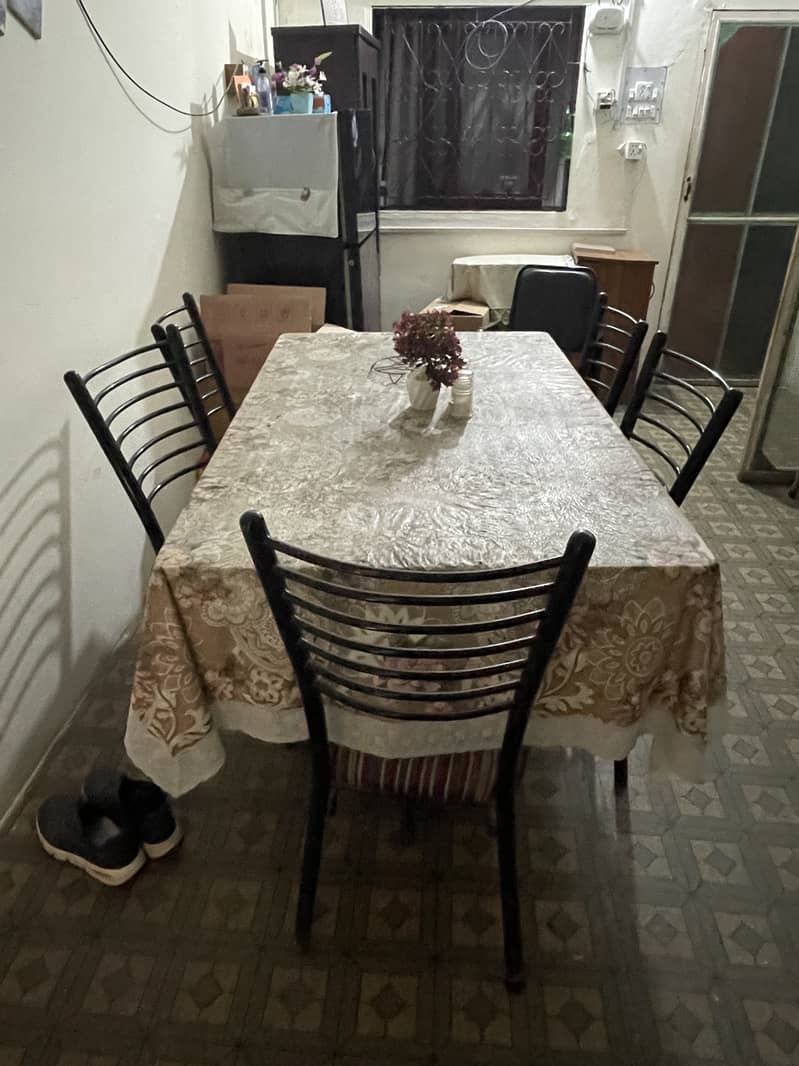 Dining Table with 5 Chairs, Center Table & Curtains 3
