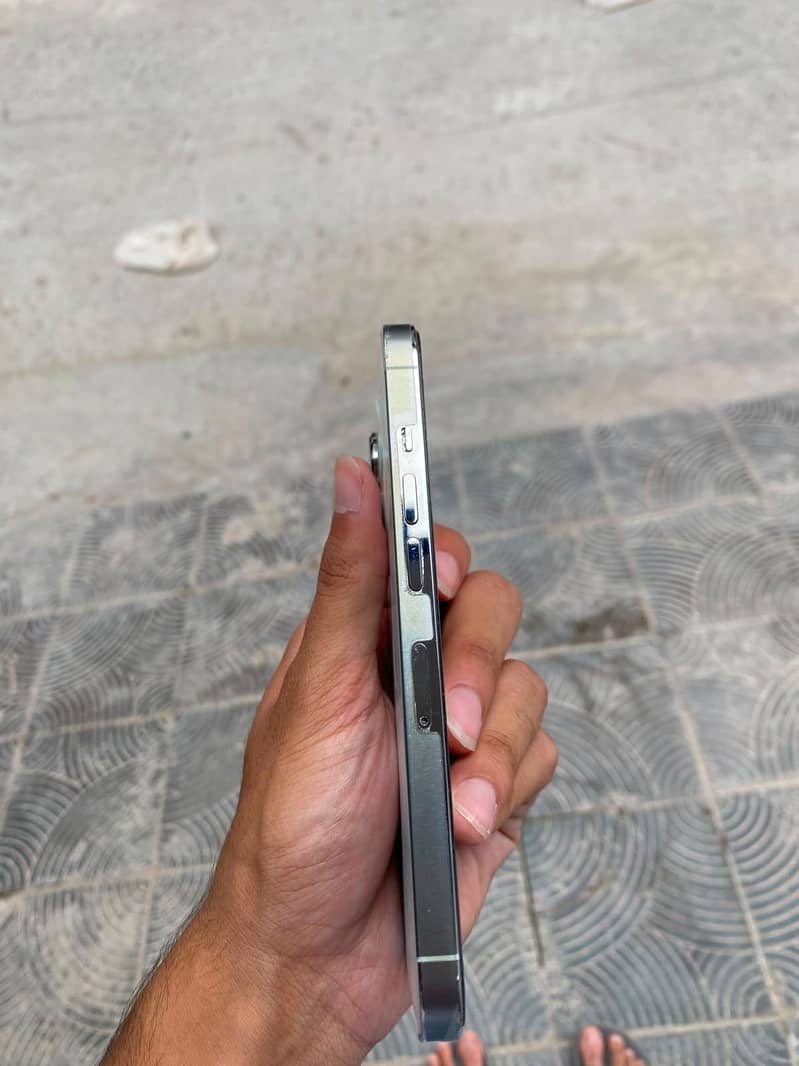 Apple iPhone 13 Pro 1