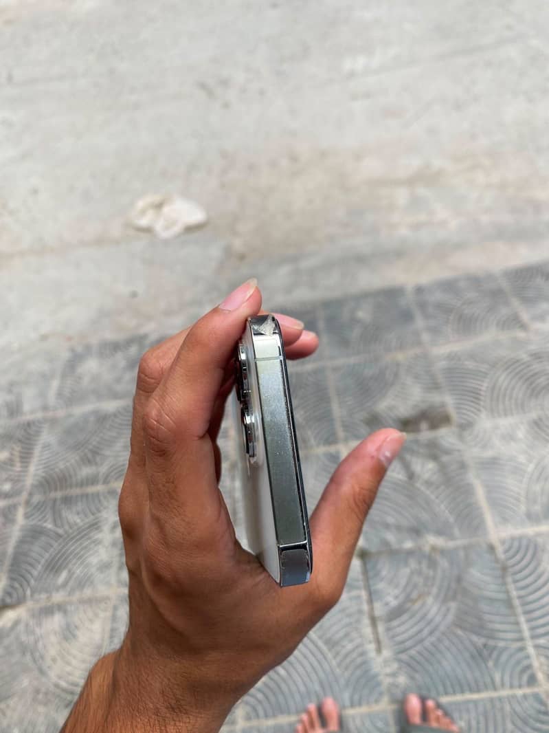 Apple iPhone 13 Pro 2