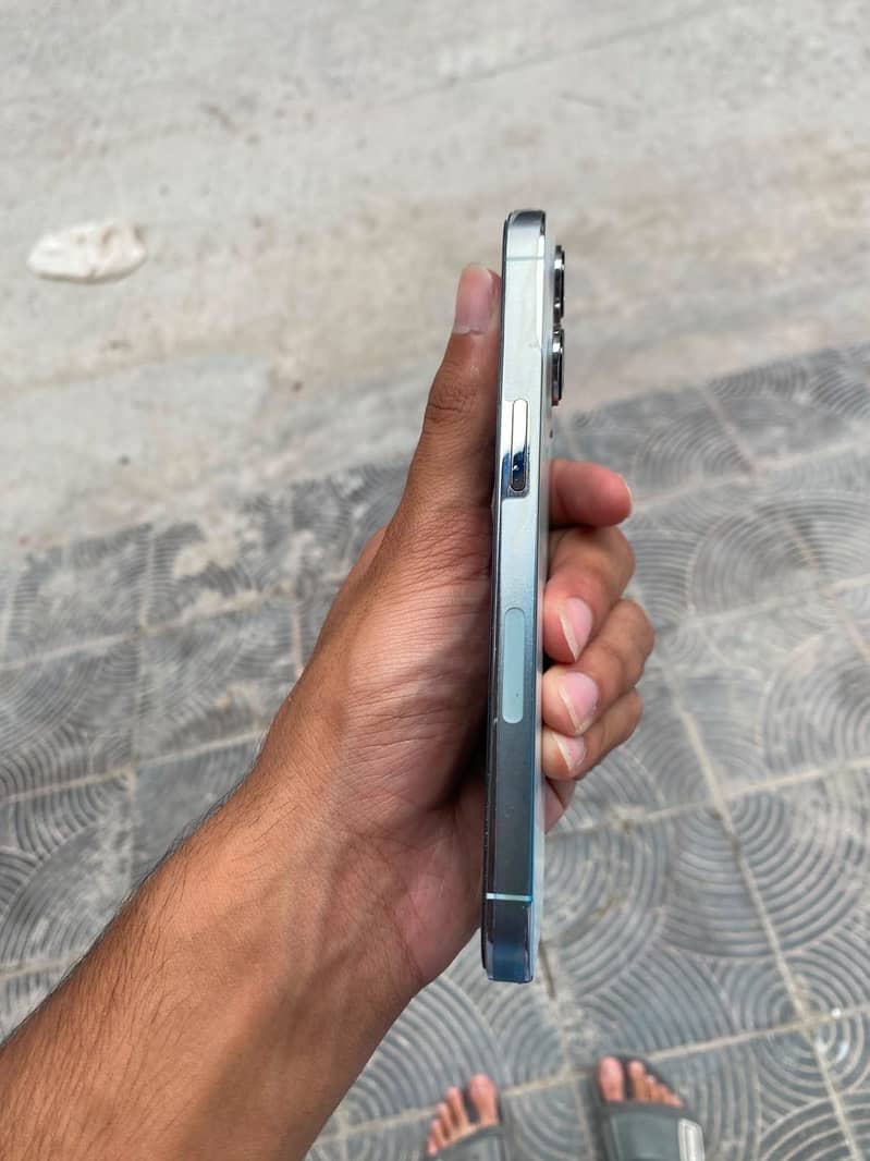 Apple iPhone 13 Pro 3