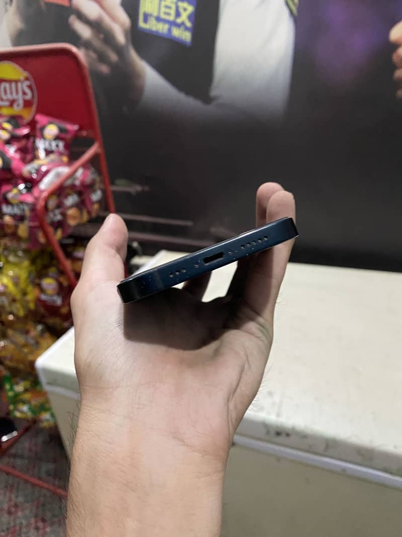 Apple iPhone 13 2