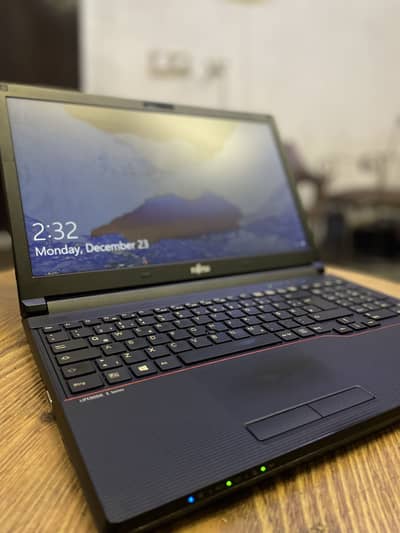 Laptop Fujitsu lifebook E556 6thGeN corei5 RAM 8Gb SSD 128Gb+500Gb HDD