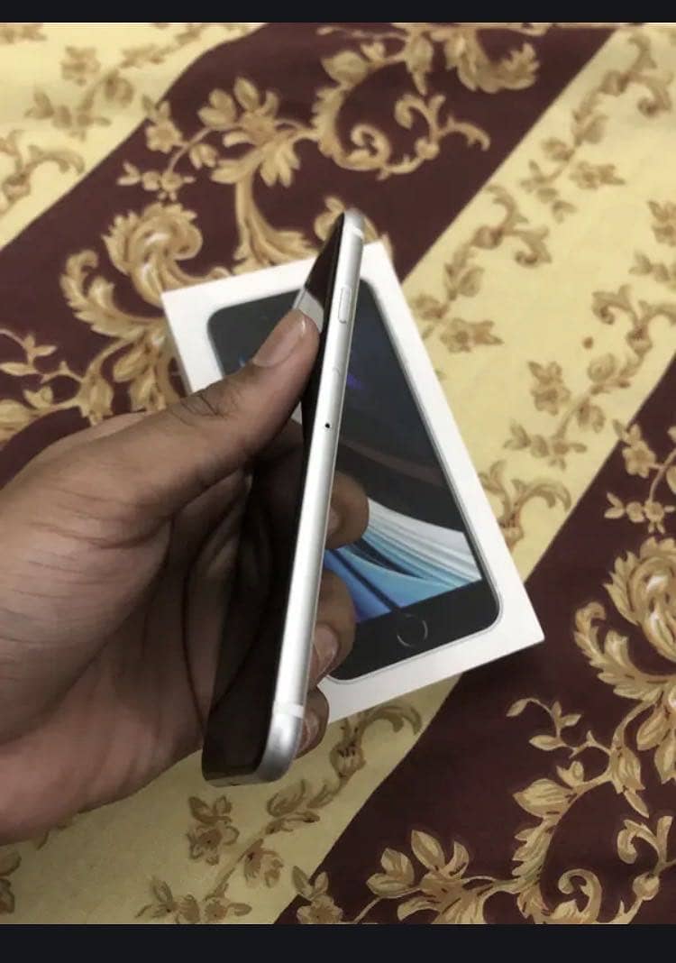 Apple iPhone SE 3