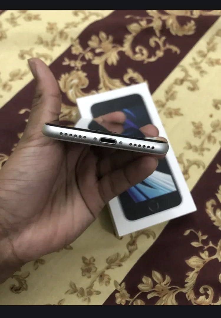 Apple iPhone SE 4