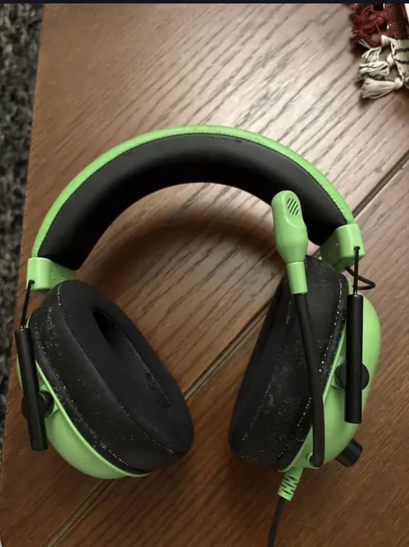 Headphones 0