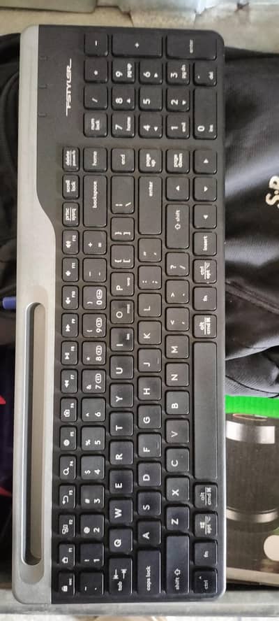 Dell Laptop  for sell i5 alongwith wireless keyboard. ROM 8 GB