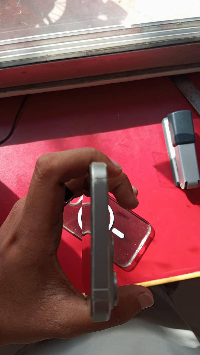 Apple iPhone 15 Pro Max 4