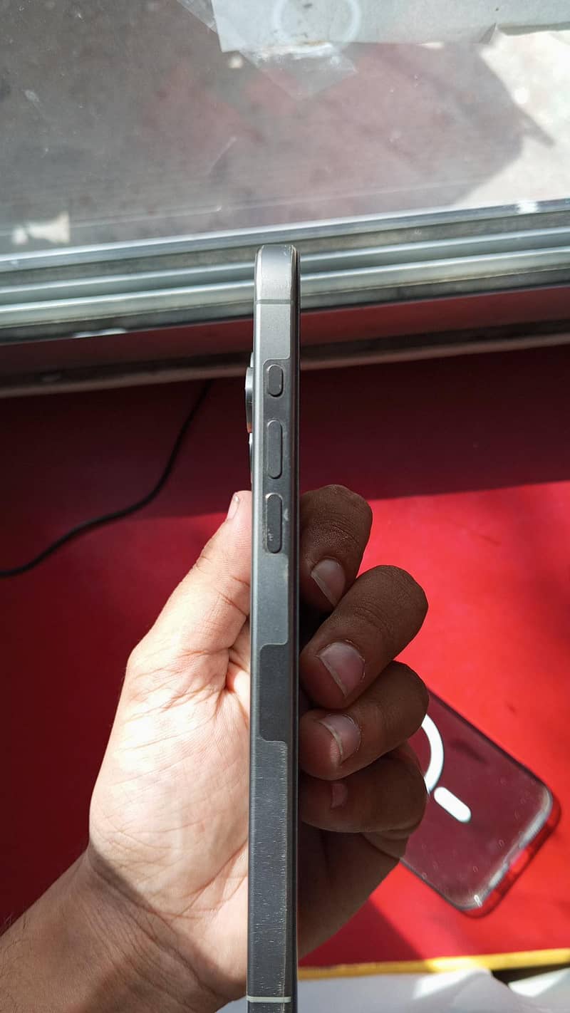 Apple iPhone 15 Pro Max 5